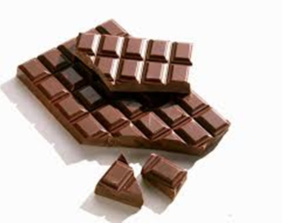 Nếu thèm ăn sôcôla, bạn nên chọn loại có ít nhất 70% cacao nhé.