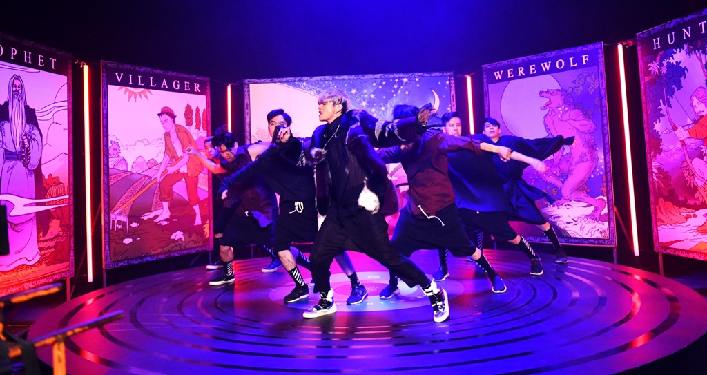 Avin Lu khoe được khả năng vũ đạo chuyên nghiệp cùng ngoại hình điển trai và khả năng diễn xuất trong MV.