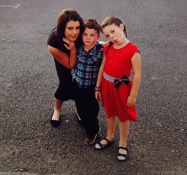 Bây giờ chỉ còn 3 mẹ con.