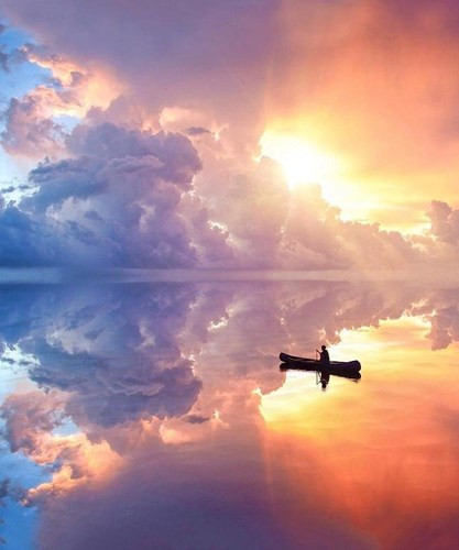 Chạm vào bầu trời.