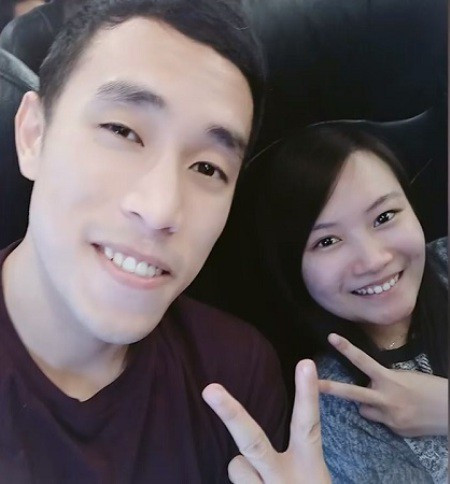 Chin chụp ảnh cùng bạn tiểu học Krystal Teh