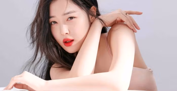 Sau cái chết của Sulli, có đến 69,5% netizen Hàn tham gia khảo sát ủng hộ việc sử dụng tên thật trong việc viết bình luận trực tuyến. (Ảnh: High Cut Magazine)