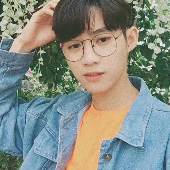 Hình ảnh đời thường của trai đẹp thời sự đang nhận được bão like từ cộng đồng mạng.