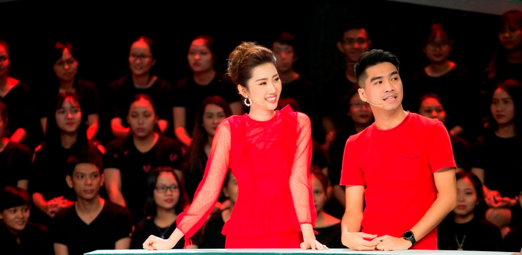 Riêng Pew Pew luôn hỗ trợ, động viên hai đồng nghiệp nữ sau hậu trường. Trong đội, Pew Pew là thành viên được tin tưởng lên dự thi, bởi anh có thế mạnh ở lĩnh vực tự nhiên - xã hội và dường như khá dễ dàng khi trả lời các câu hỏi từ chương trình