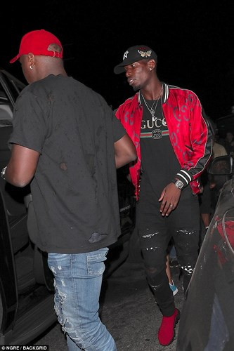 Paul Pogba quyết định đi nghỉ ở Mỹ và tới tham dự bữa tiệc tại một hộp đêm. (Ảnh: Daily Mail).