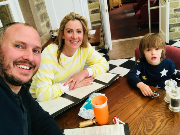 Gia đình của nữ MC truyền hình người Anh - Rachael Bland (40 tuổi). Gia đình của nữ MC truyền hình người Anh - Rachael Bland (40 tuổi).