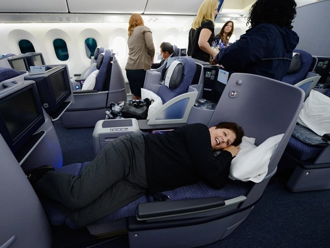 Hiện tại, để có thể được nằm, hành khách buộc phải mua vé hạng thương gia hoặc hạng nhất.