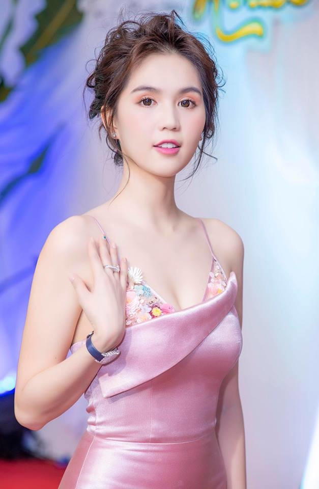 Người mẫu Ngọc Trinh.