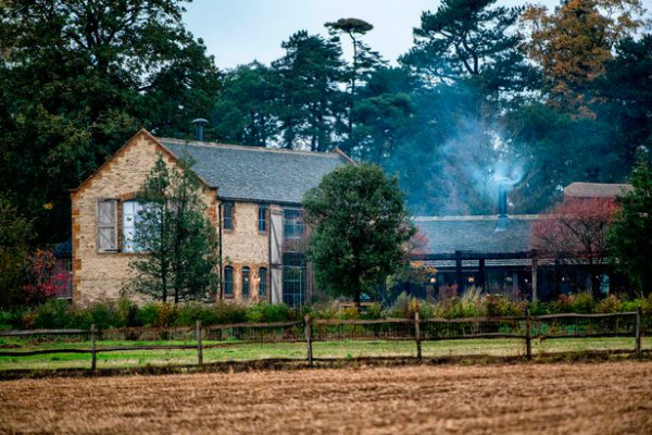 Biệt thự giá 6 triệu bảng Anh (tương đương 7,8 triệu USD, 180 tỷ đồng) của Beckham.