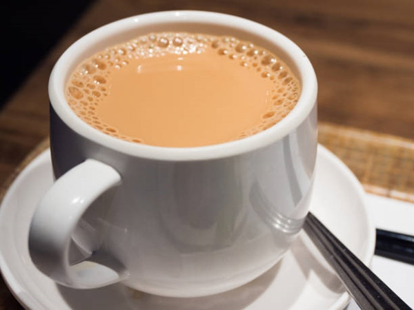 Những người thích trà sữa nóng có tính cách trẻ trung, lạc quan.