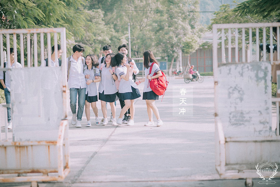 Bộ ảnh kỷ yếu trong veo như nắng Thu của các bạn teen THPT Chuyên Sơn La ảnh 3 Bộ ảnh kỷ yếu trong veo như nắng Thu của các bạn teen THPT Chuyên Sơn La ảnh 3