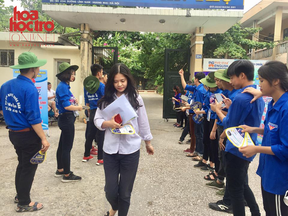 Những bạn khác đều dự đoán mình sẽ được khoảng 5-6 điểm. (Ảnh: Diệu Linh)