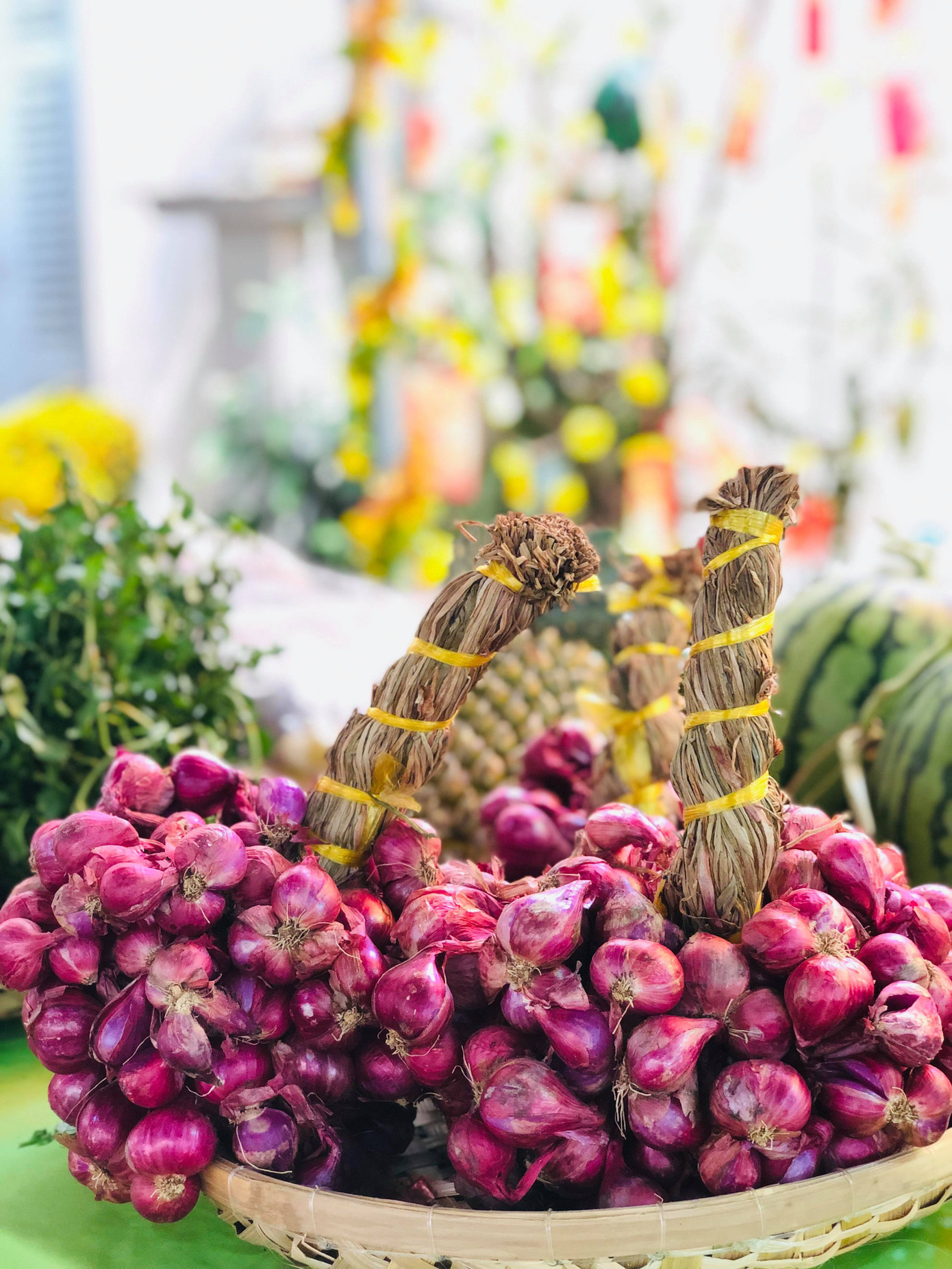 "Ai mua hành tôi..."