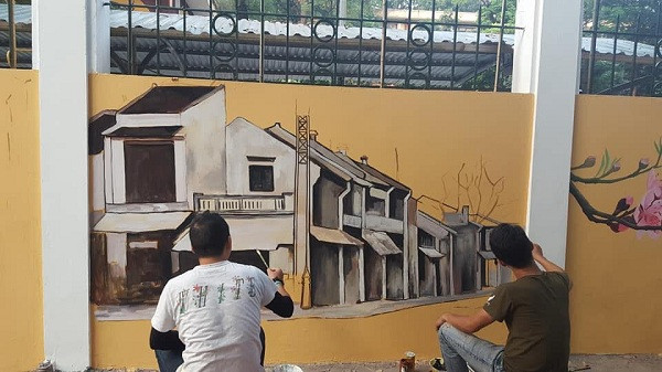 Nhiều người ngóng chờ tác phẩm được hoàn thành.