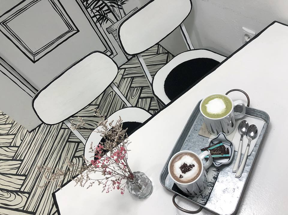 Góc hàn huyên đẹp như này đã đủ để bạn rủ bằng được hội chị em ghé thăm Comic World khi vi vu Hàn Quốc? Ảnh: ayankn_