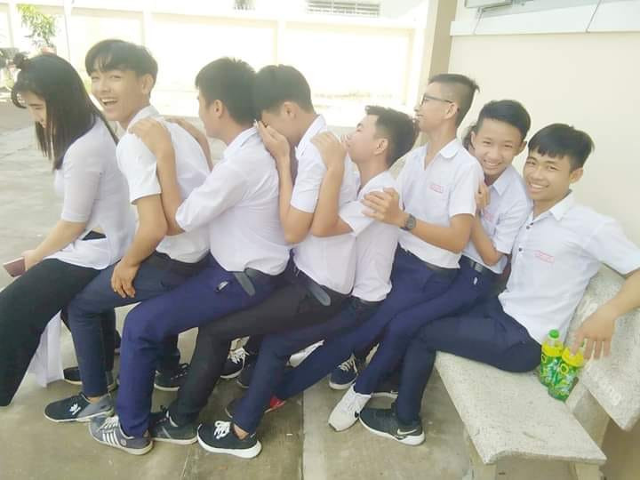 Tình trạng “học trò truờng ta thì nhiều, ghế đá trường ta thì ít”