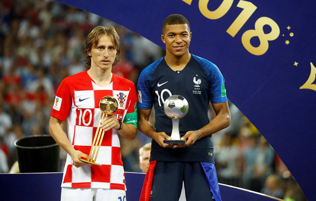 Luka Modric nhận giải Quả bóng vàng World Cup 2018, còn Mbappe được vinh danh là Cầu thủ trẻ xuất sắc nhất 
