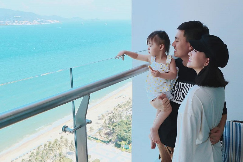 Gia đình Cam với caption tình tứ: "Miễn là đi cùng nhau".