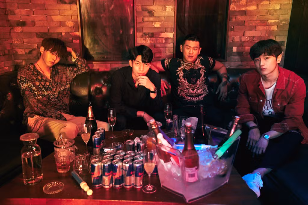 Hiện thực xã hội phũ phàng, đừng lo đã có hội chị em "cool ngầu" trong "Phi Vụ Nữ Quyền" ảnh 4