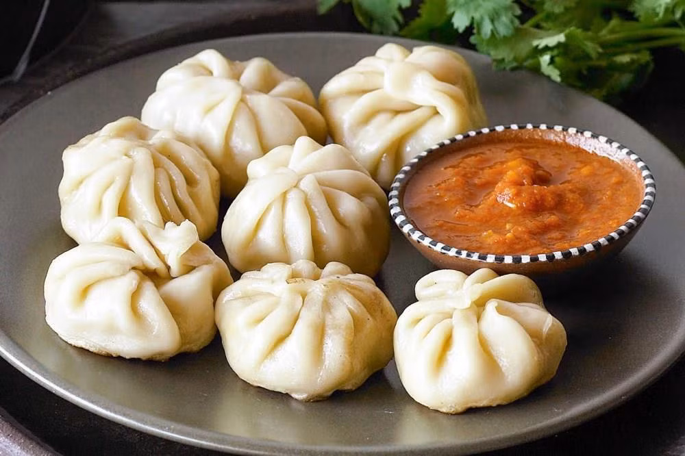 Ảnh: Livingnomads, Arousingappetites, Best Bhutan Travel.