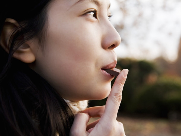 Bạn sẽ ăn luôn hộp sôcôla được tặng chứ?