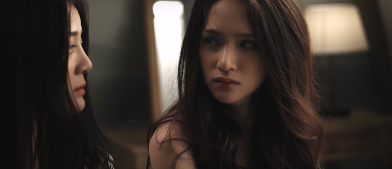 Ghen nhưng chị em vẫn ngồi uống rượu tâm sự chứ không hề "kém sang" lao vào đánh nhau.