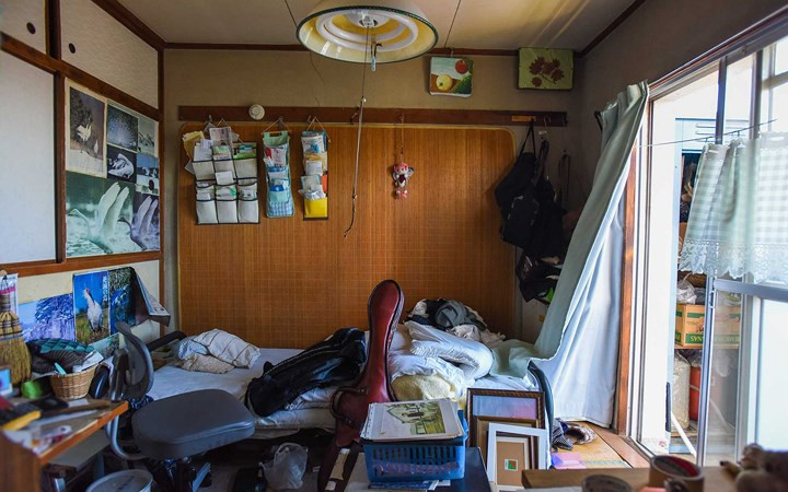 Căn phòng ngập trong những món đồ.