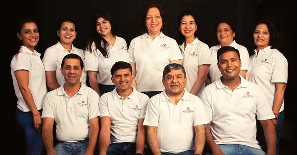 Các thành viên của Genesis Foundation.