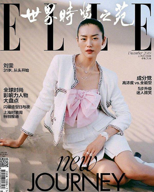 Siêu mẫu Liu Wen sau đó cũng diện mẫu áo này, giúp thiết kế trở thành hot trend của những ngày cuối năm 2019, đầu năm 2020.