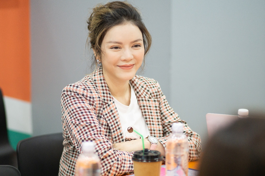 Phía nhà sản xuất Nguyễn Hoàng Hạnh Nhân không muốn bán lại 100% cho Lý Nhã Kỳ nữa mà chỉ 80%.