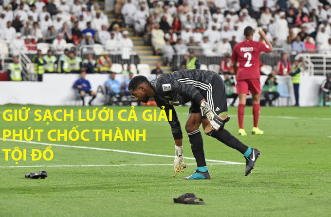 CĐV UAE tức giận ném đồ xuống sân nơi cầu thủ vừa thi đấu.