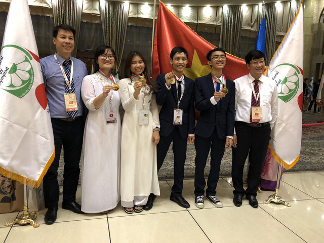 Đoàn học sinh Việt Nam tham dự cuộc thi Olympic Sinh học quốc tế 2018.