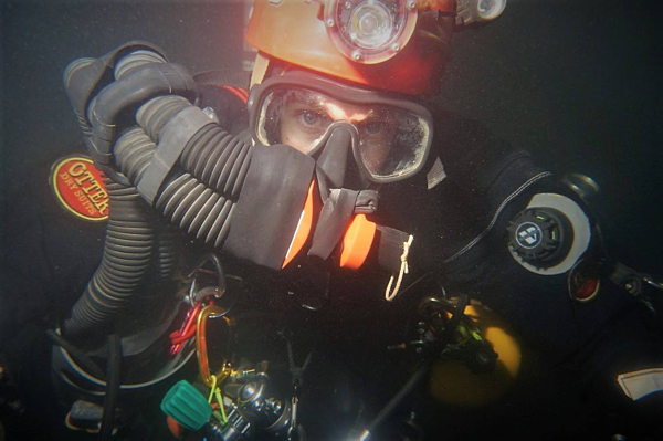 Thợ lặn hang động Chris Jewell.