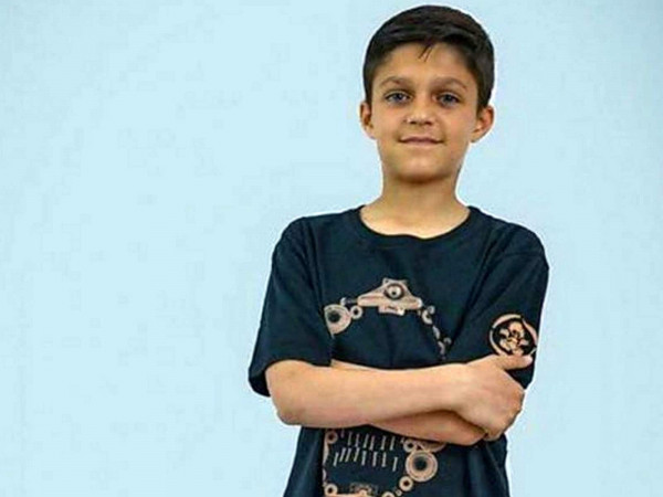 Cậu bé Kaden Mirza này đã trốn trong cửa hàng IKEA, khiến bố mẹ và cảnh sát đi tìm suốt đêm.