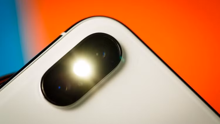 iPhone X (2017): iPhone X là iPhone đánh dấu 10 năm iPhone với diện mạo hoàn toàn mới.