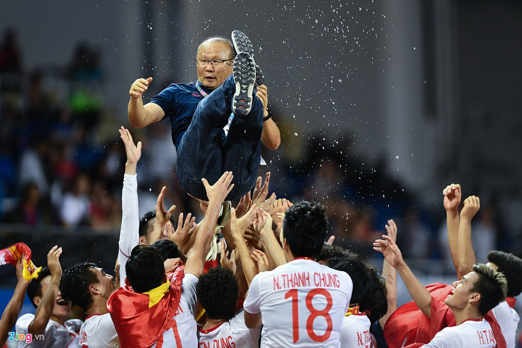 Chỉ với 2 năm ngắn ngủi, ông cùng bóng đá Việt Nam chinh phục nhiều giải quốc tế và đoạt được thành tích ấn tượng.