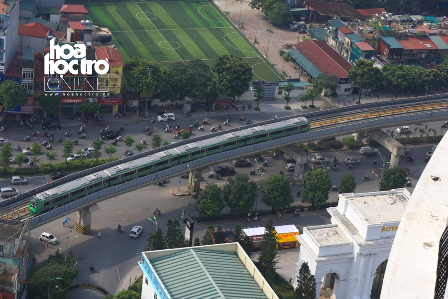 Hiện vé lượt xe buýt thông thường tại nội đô Hà Nội là 7.000 đồng/ lượt, nếu vé đường sắt cao hơn 35%, giá vé sẽ rơi vào khoảng 10.000 đồng/ lượt. Hiện vé lượt xe buýt thông thường tại nội đô Hà Nội là 7.000 đồng/ lượt, nếu vé đường sắt cao hơn 35%, giá vé sẽ rơi vào khoảng 10.000 đồng/ lượt.