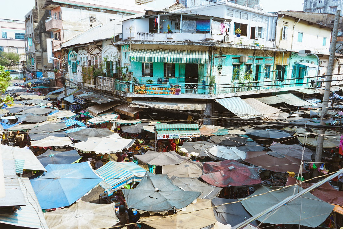 Chợ Phùng Hưng và cơ man các món ăn vặt ngon dzách lầu.