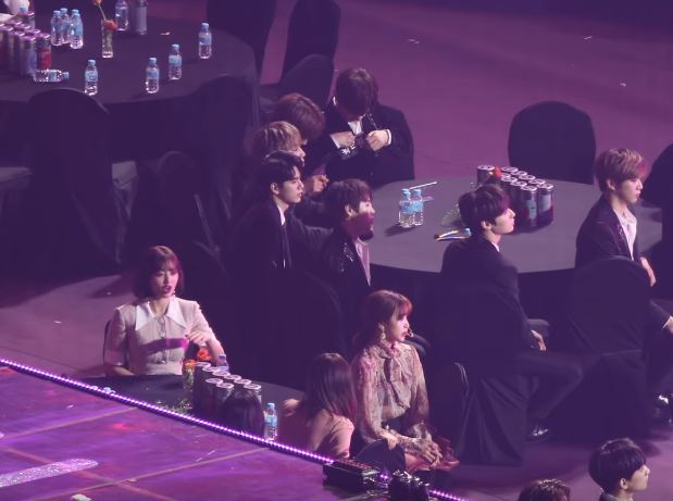 Jihyo đúng là trưởng nhóm rất chu đáo