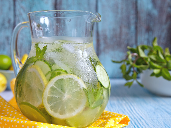 Chẳng cần đặt mua trên mạng, 7 công thức dưới đây sẽ giúp bạn làm nước detox cực dễ ảnh 2