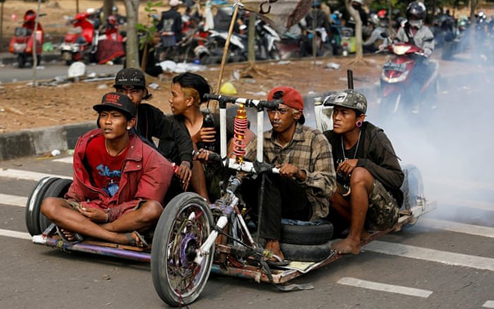 Tham gia các cuộc thi ở lễ hội này, mỗi chiếc xe “độ” phải có động cơ chính hãng của Vespa.