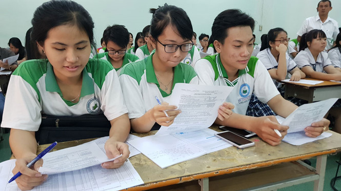 Học sinh lớp 12 năm nay chuẩn bị bước vào kỳ thi THPT quốc gia với những điều chỉnh về đề thi. ẢNH: ĐÀO NGỌC THẠCH.