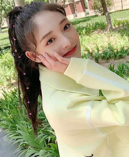 Khi làm điệu mái tóc với trào lưu từ năm 2000 này, Kyulkyung (Pristin) truyền cảm hứng cho không ít tín đồ làm đẹp.