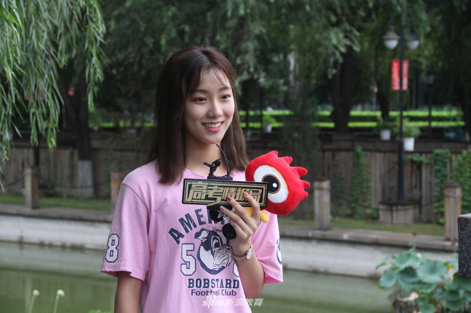 Những &quot;bóng hồng&quot; thu hút sự chú ý vì xinh đẹp trong ngày nhập học đầu tiên tại &quot;lò đào tạo minh tinh&quot; Châu Á.