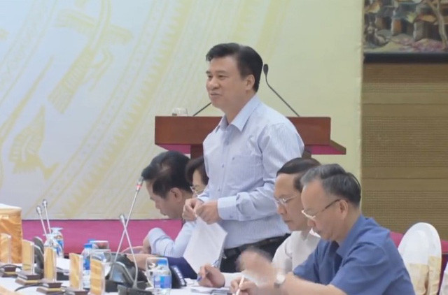 Thứ trưởng Bộ GD-ĐT Nguyễn Hữu Độ trả lời câu hỏi đặt ra về nghi vấn độc quyền in ấn sách giáo khoa.