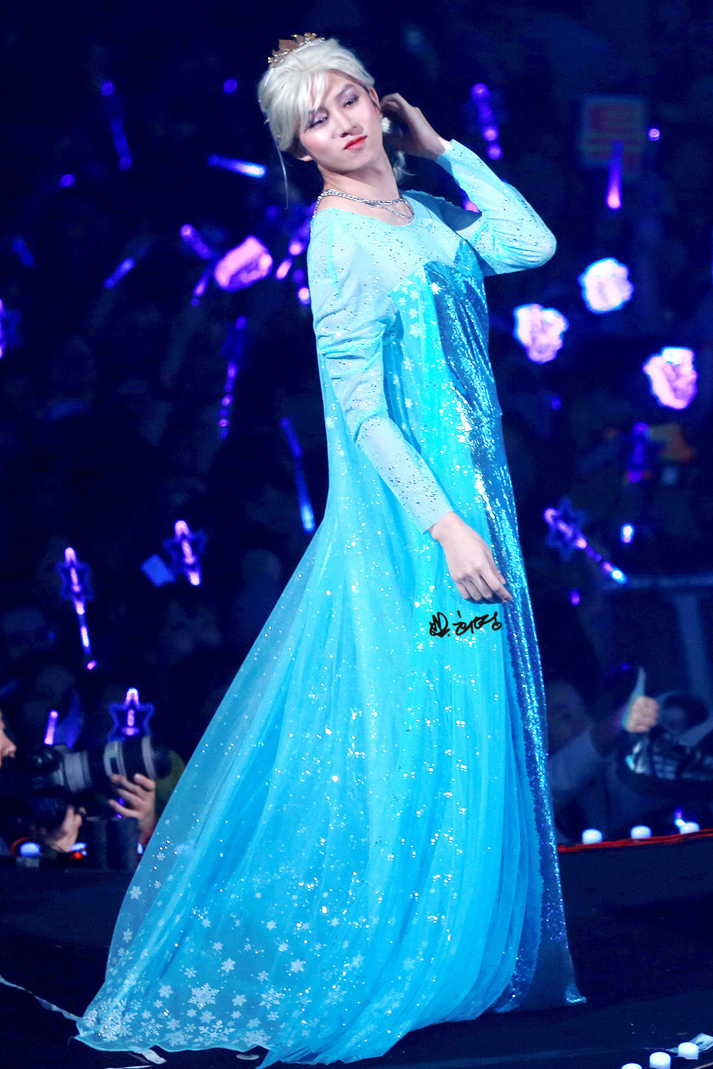 Xin giới thiệu đây là công chúa Elsa phiên bản Heechul (Super Junior).