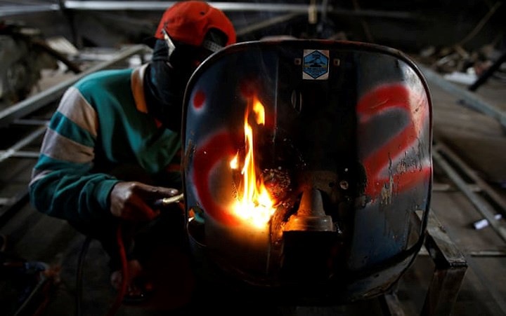 Trước khi đến đây, những chiếc Vespa cổ hoặc cũ đều được “độ” lại để có hình thù độc đáo nhất.