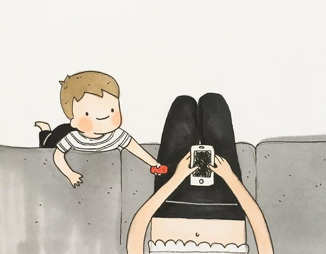 Con là lời nhắc nhở tốt nhất để mẹ trở về với thực tại và không nhìn vào điện thoại liên tục.