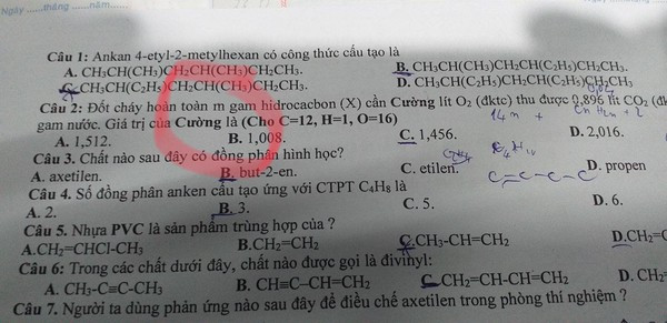 Cho - Cường: bây giờ thì ai cũng biết cần đóng tiền cho nhân vật nào rồi. (Ảnh: Nguyễn Hử)