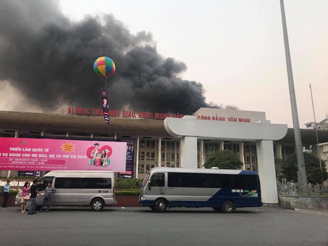 Nhiều thiết bị bên trong Cung Việt Xô cháy rụi. Ảnh: Hồng Quang. Nhiều thiết bị bên trong Cung Việt Xô cháy rụi. Ảnh: Hồng Quang.